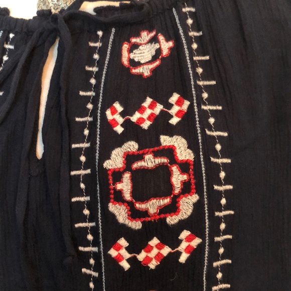 Abercrombie and Fitch Peasant Top - Picture 5 of 7